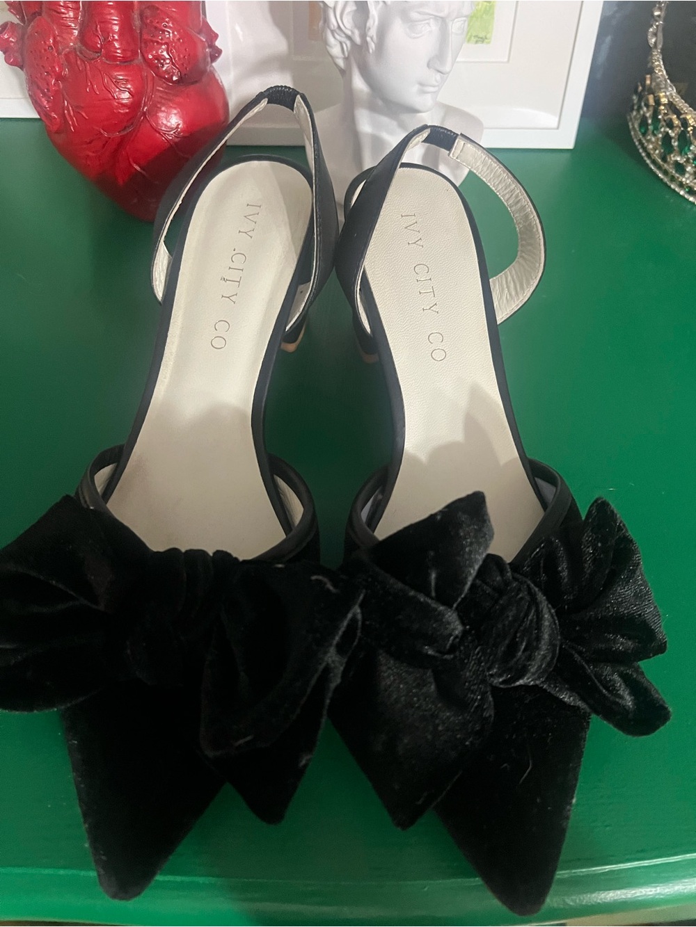 IVY CITY CO ELOISE BLACK VELVET BOW HEELS SIZE 9 POINTED TOE SLINGBACK